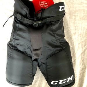 Youth Medium hockey pants CCM